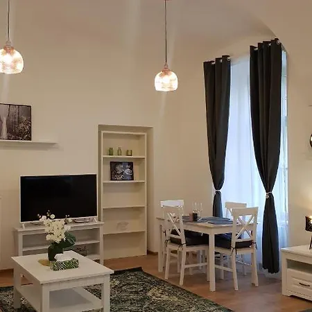 Lovely Center Apartment